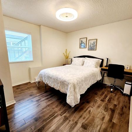 Adorable 1- Bedroom Suite In Langford Victoria Exterior foto