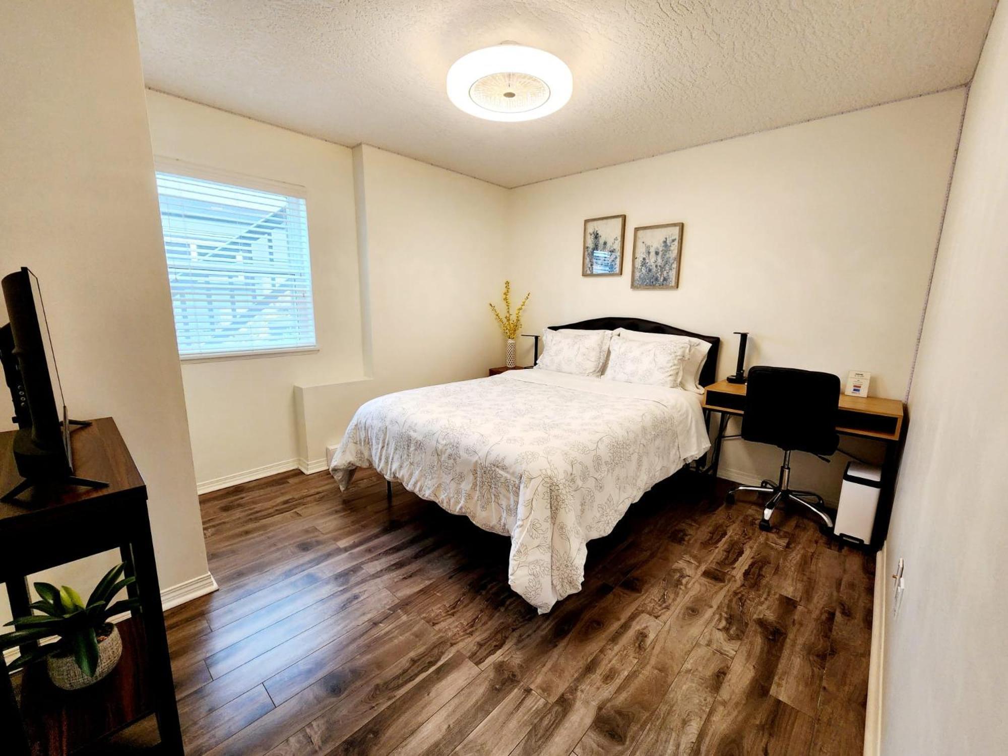 Adorable 1- Bedroom Suite In Langford Victoria Exterior foto