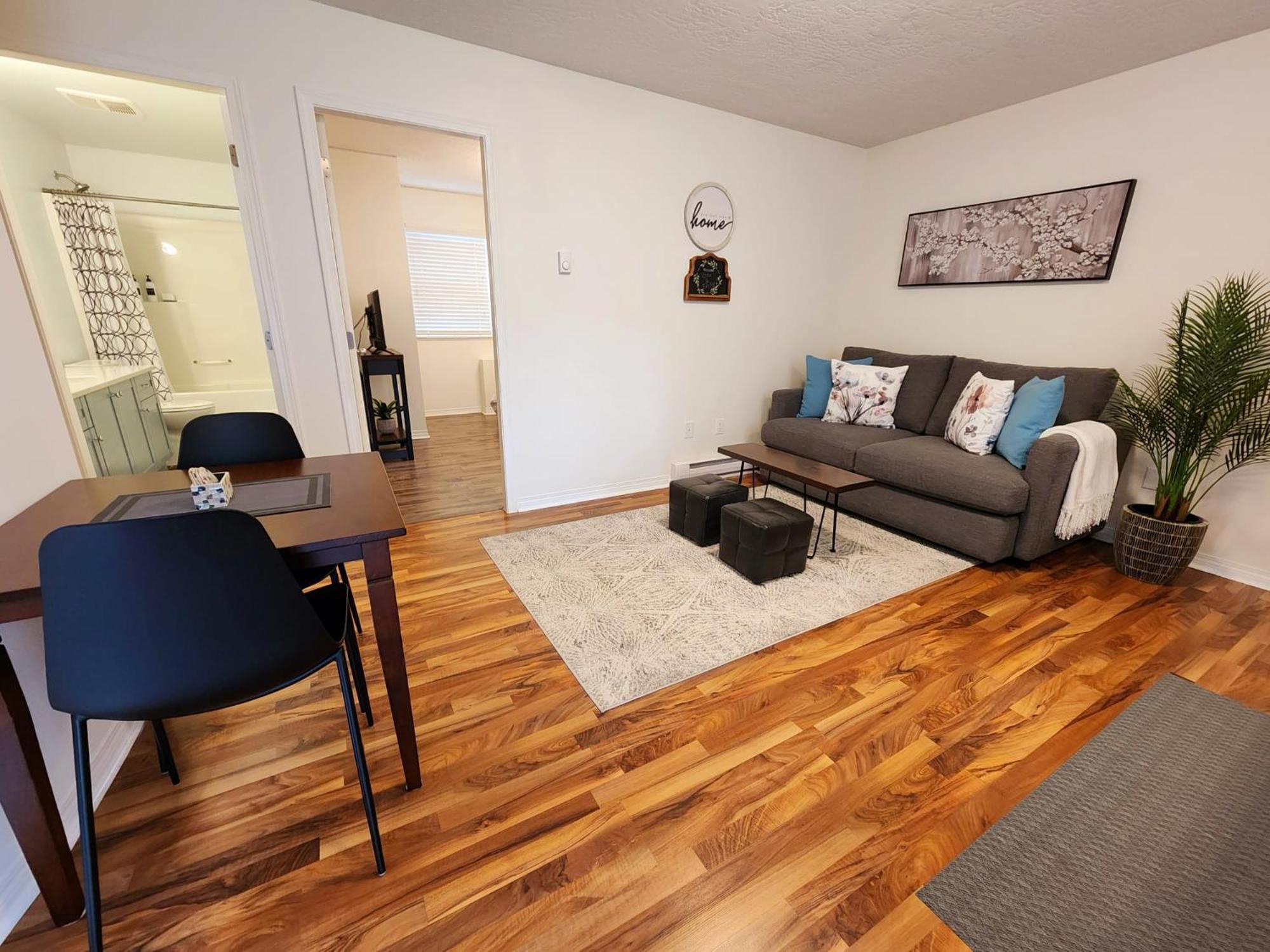 Adorable 1- Bedroom Suite In Langford Victoria Exterior foto